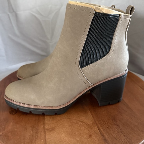 Naturalizer Womens Madalynn Gore Chelsea Boots  11 Medium Water Repellant NEW - Picture 2 of 15